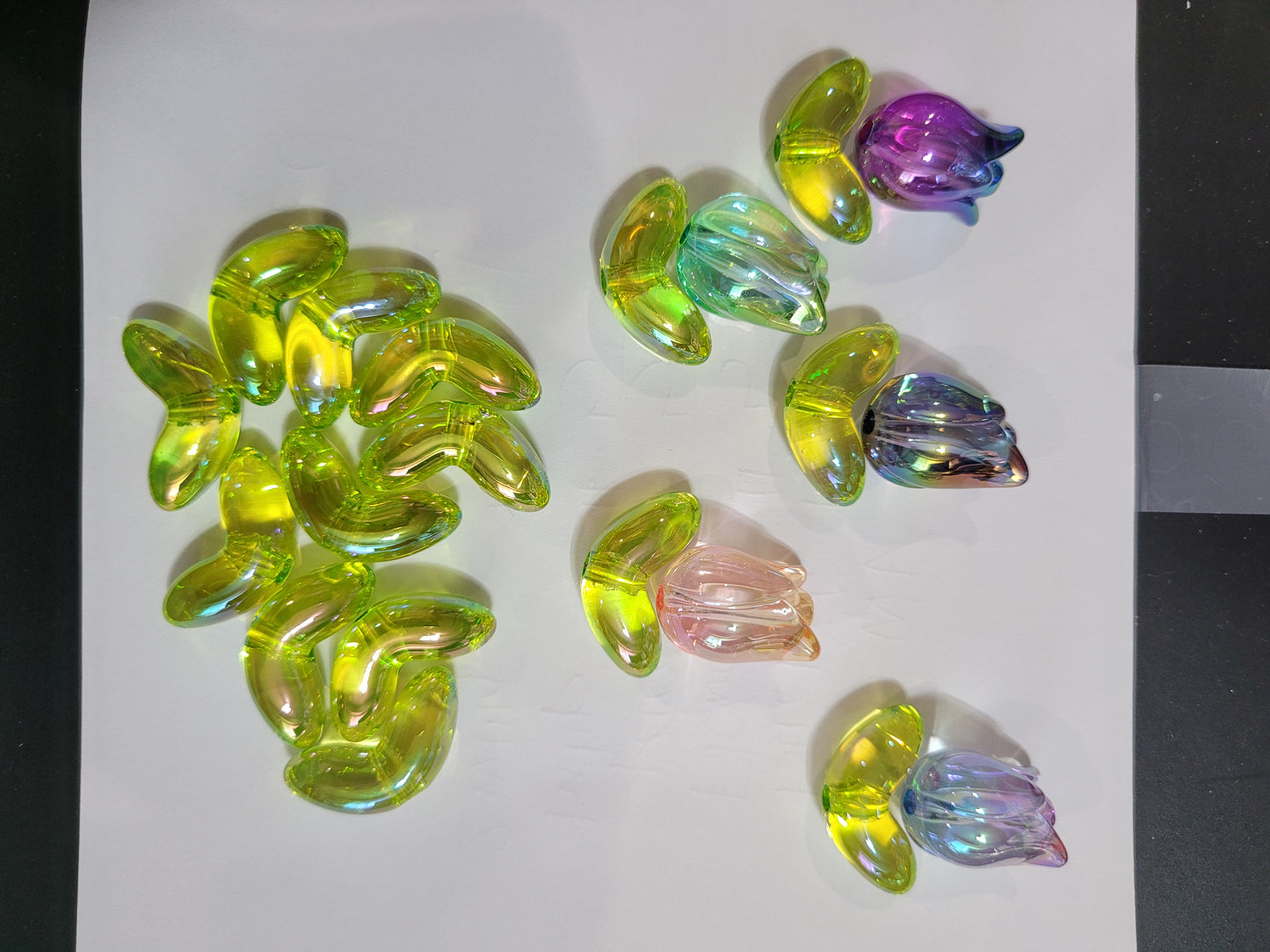 Tulip and leaf Bead